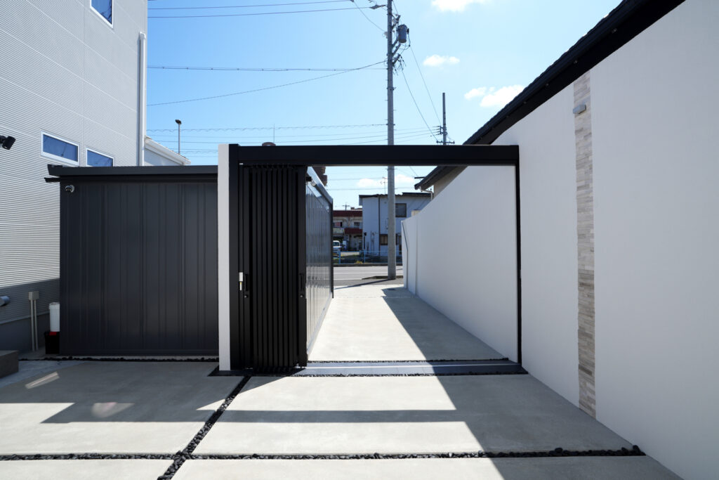 外構リフォームで美しい夜の演出を。グランドアートウォール加工と照明デザイン イメージ13