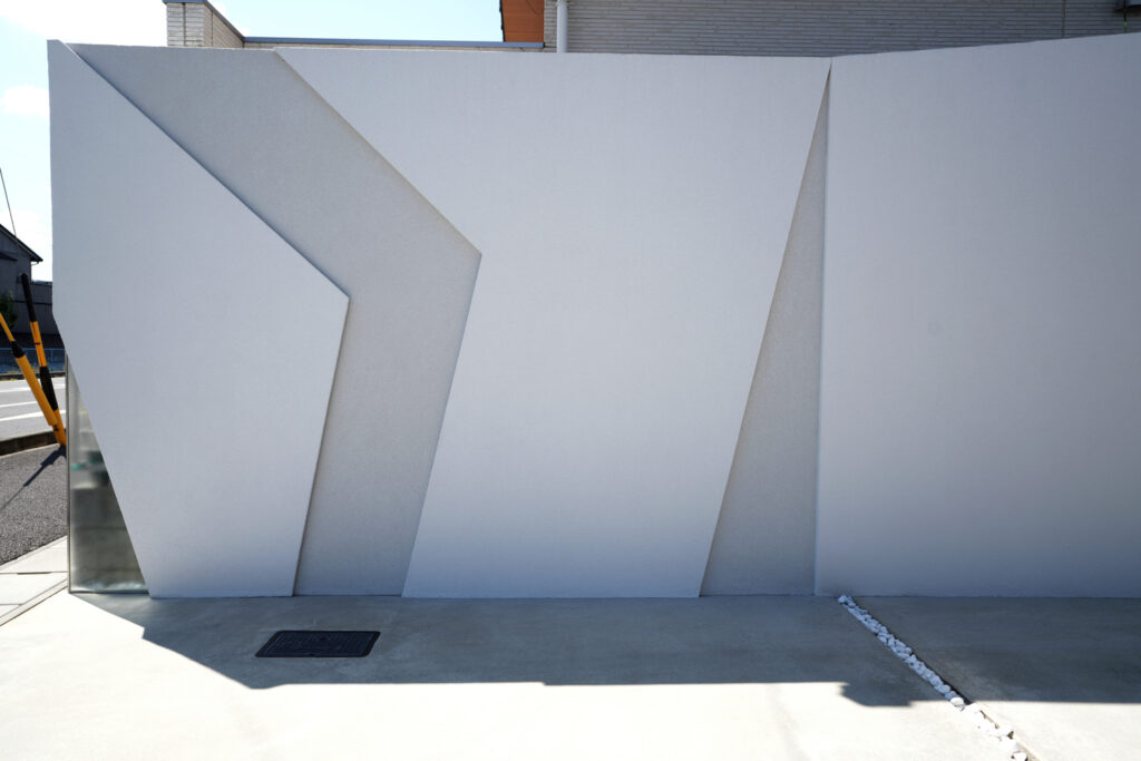 外構リフォームで美しい夜の演出を。グランドアートウォール加工と照明デザイン イメージ7