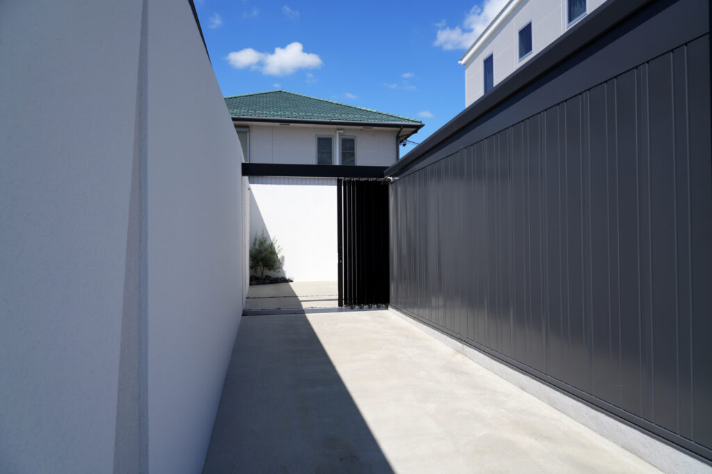 外構リフォームで美しい夜の演出を。グランドアートウォール加工と照明デザイン イメージ16