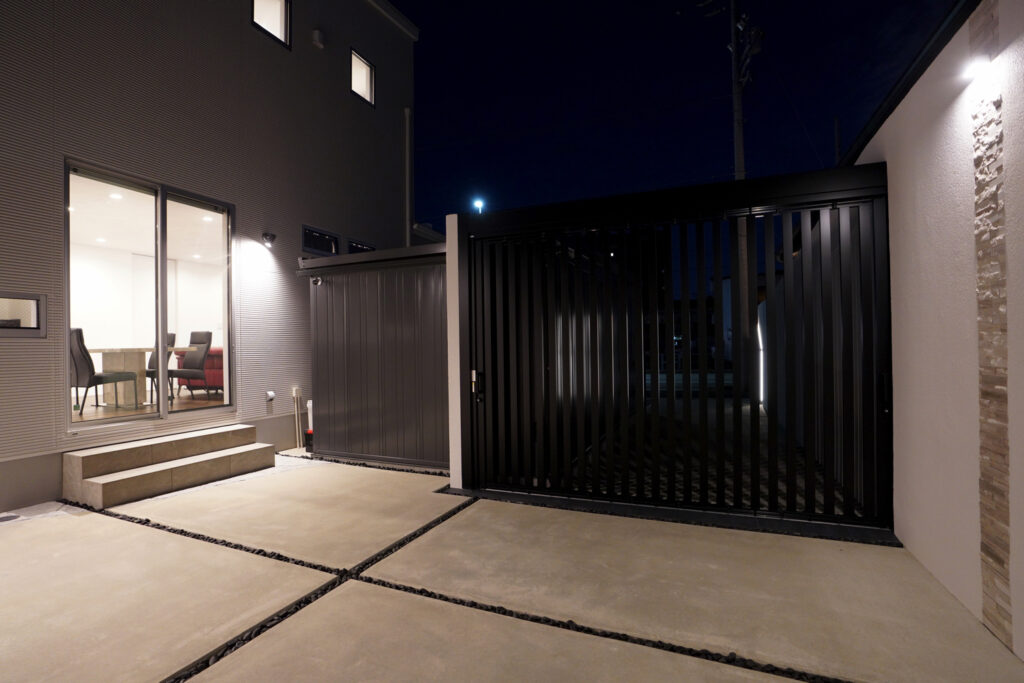 外構リフォームで美しい夜の演出を。グランドアートウォール加工と照明デザイン イメージ36