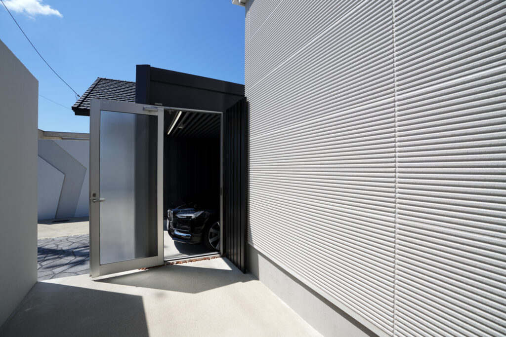 外構リフォームで美しい夜の演出を。グランドアートウォール加工と照明デザイン イメージ11