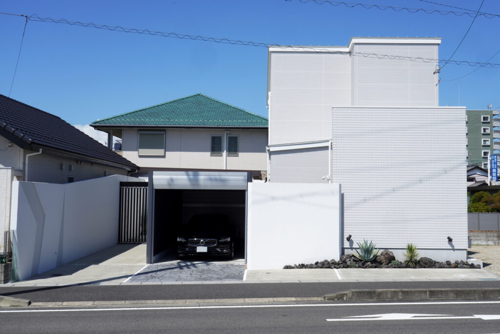 外構リフォームで美しい夜の演出を。グランドアートウォール加工と照明デザイン イメージ2