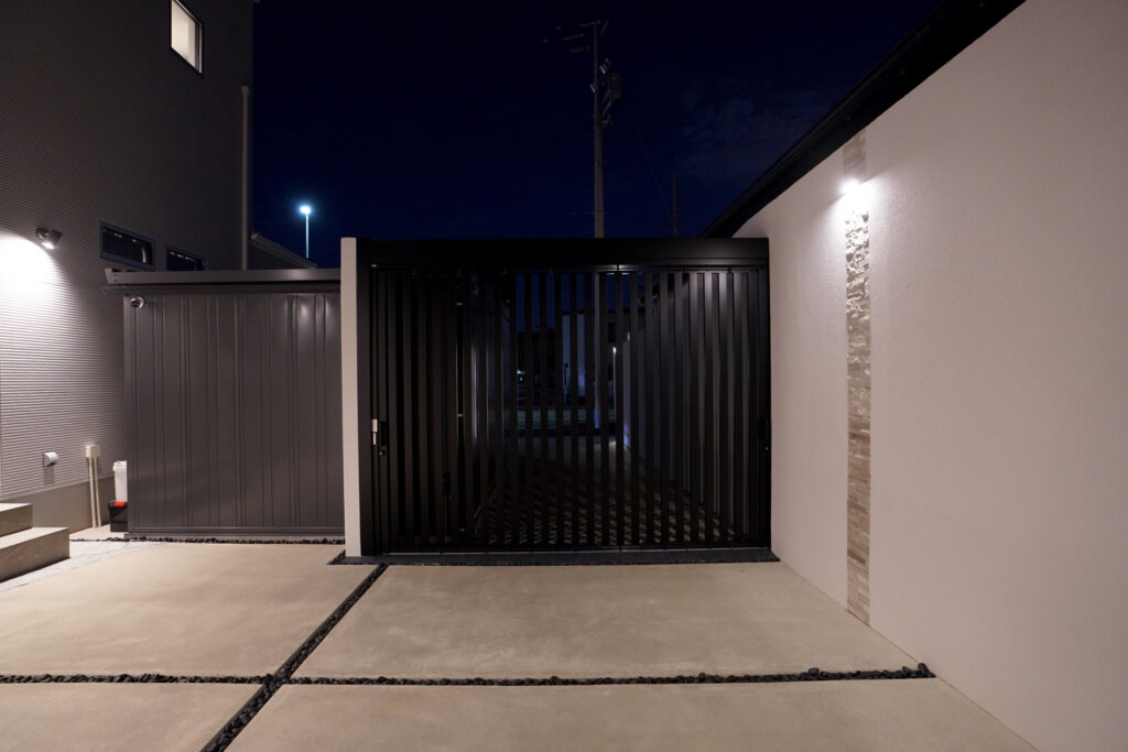 外構リフォームで美しい夜の演出を。グランドアートウォール加工と照明デザイン イメージ35