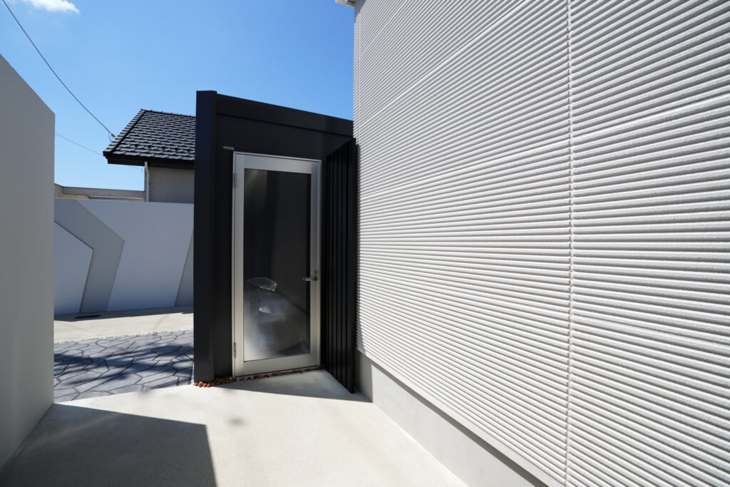 外構リフォームで美しい夜の演出を。グランドアートウォール加工と照明デザイン イメージ10