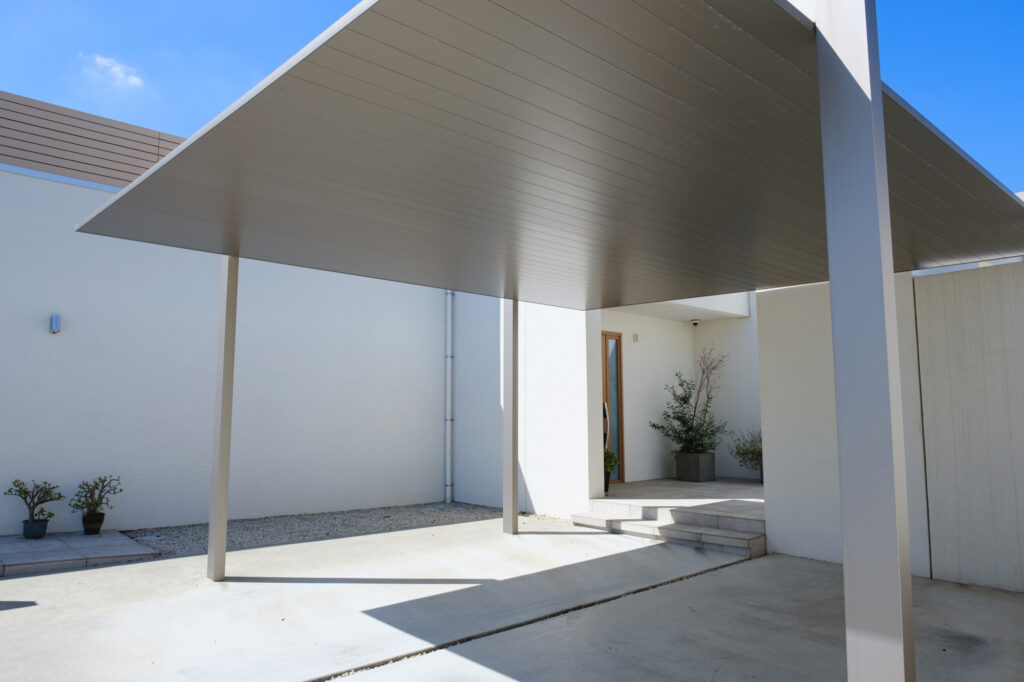 建物外壁と調和した新築外構 グランドアートウォールで魅せるデザイン イメージ11