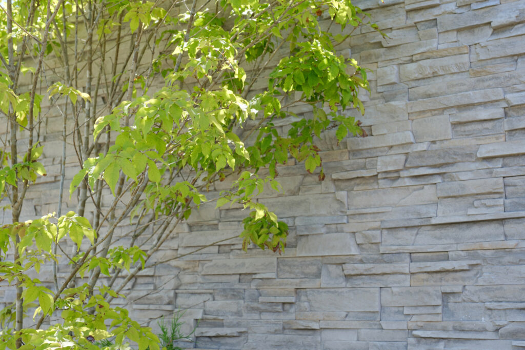 建物外壁と調和した新築外構 グランドアートウォールで魅せるデザイン イメージ23