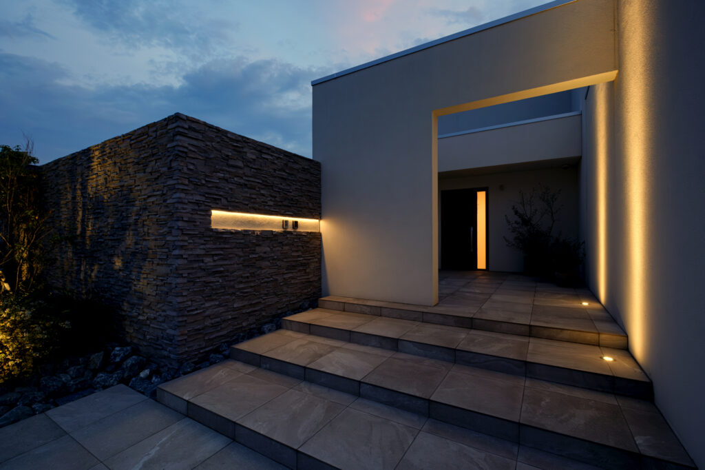 建物外壁と調和した新築外構 グランドアートウォールで魅せるデザイン イメージ19