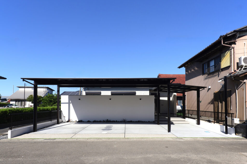 白と黒が映えるデザインと機能性を両立した新築外構工事 イメージ32