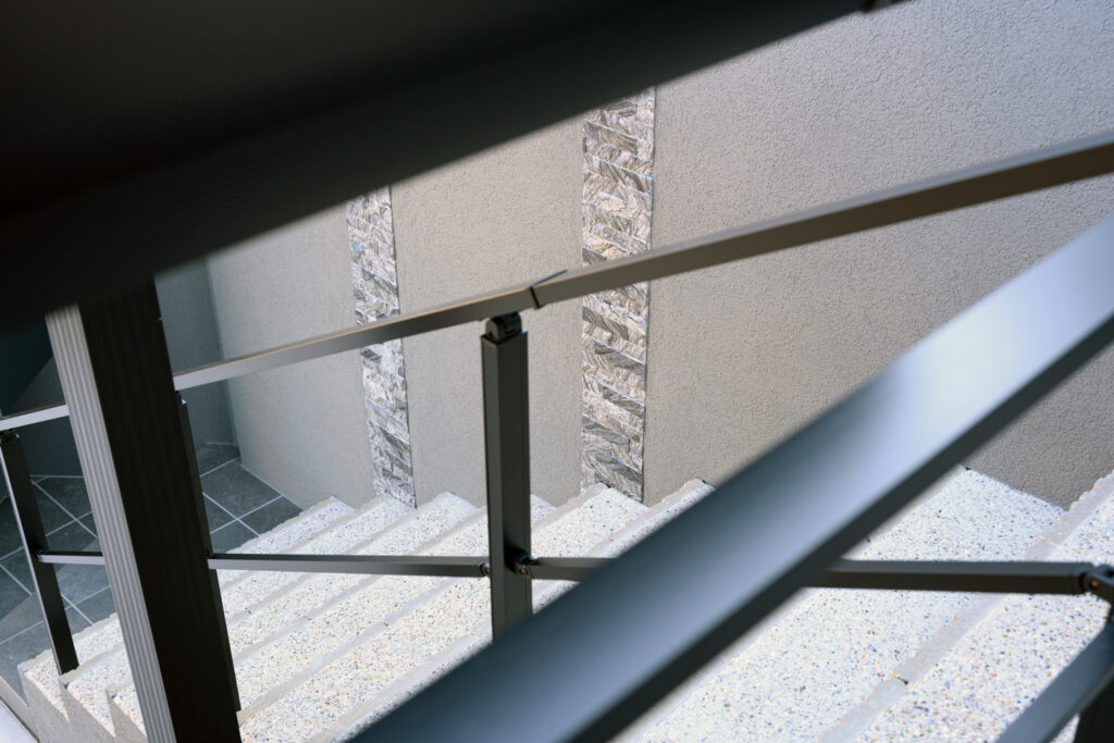 駐車も快適！角度と柱位置にこだわった新築外構 イメージ13