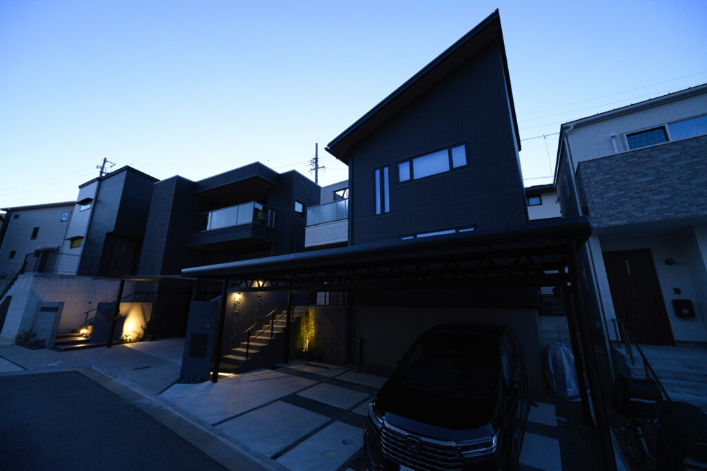 駐車も快適！角度と柱位置にこだわった新築外構 イメージ18