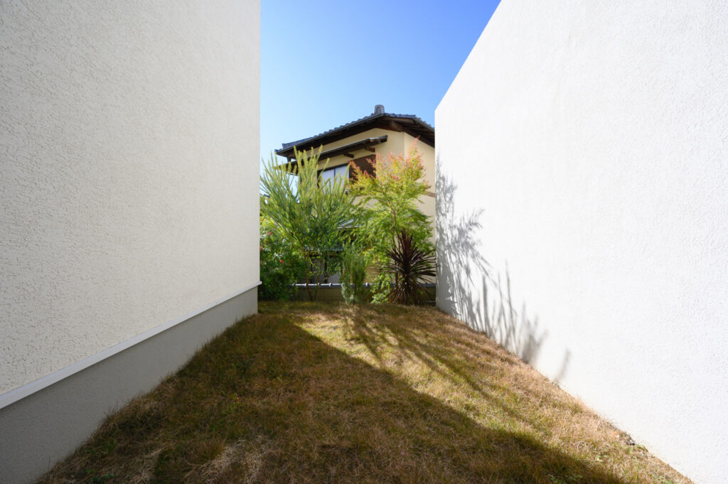 プライバシーを守りつつ景観アップ！グランドアートウォール外構 イメージ1