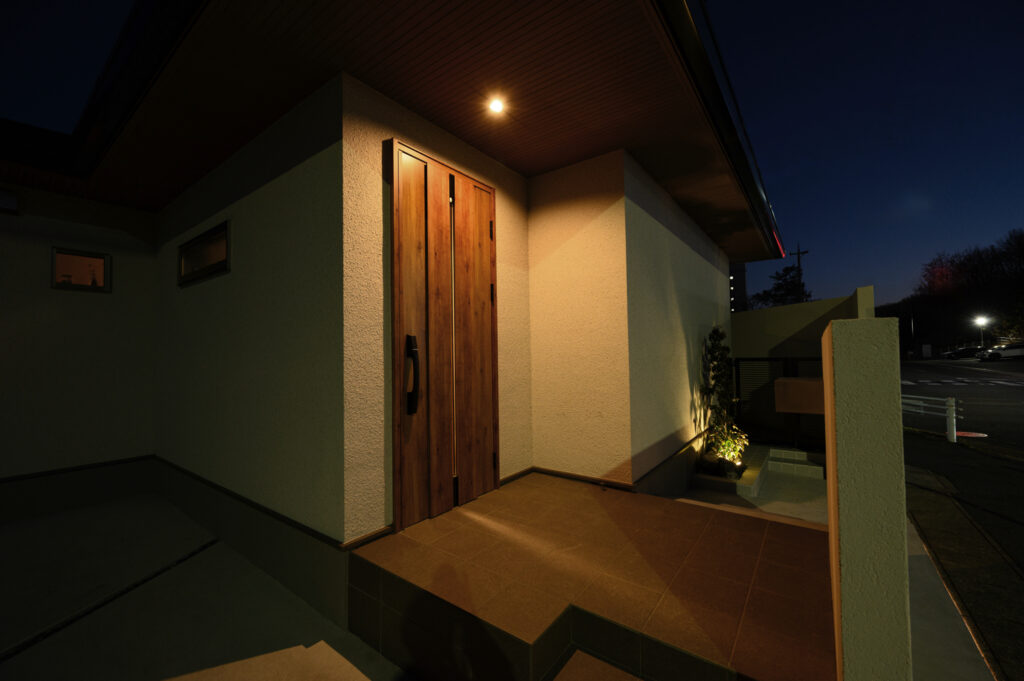 グランドアートウォールで魅せる平屋の外構デザイン イメージ14