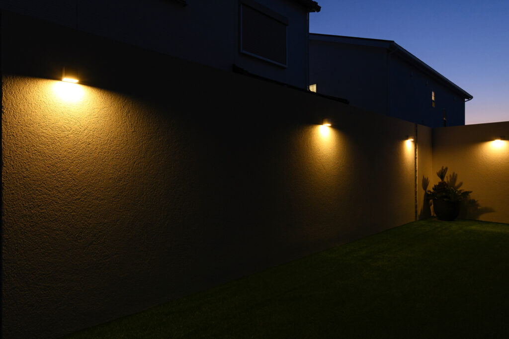 シェード対応のL字グランドアートウォールの目隠し プライベート空間を叶える外構 イメージ23