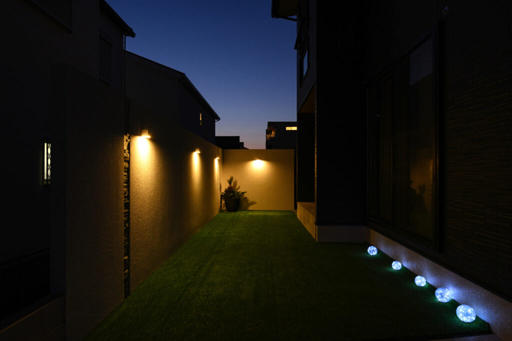 シェード対応のL字グランドアートウォールの目隠し プライベート空間を叶える外構 イメージ19