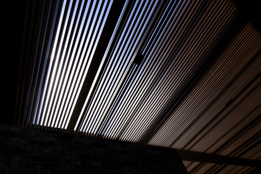 駐車スペースを広く確保したモダン リフォーム外構 イメージ13