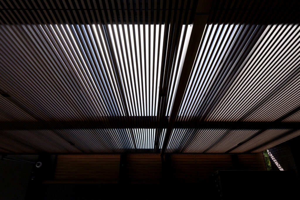 駐車スペースを広く確保したモダン リフォーム外構 イメージ12