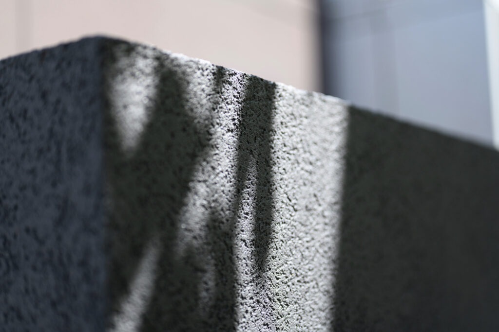 グランドアートウォール×縦格子のスタイリッシュな外構 イメージ28