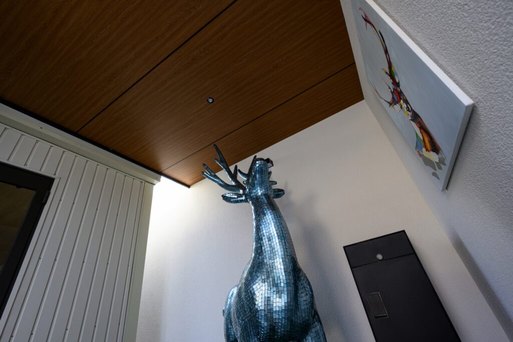 グランドアートウォール×鋼の融合が描く 造形美と存在感が際立つ事務所外構 イメージ13