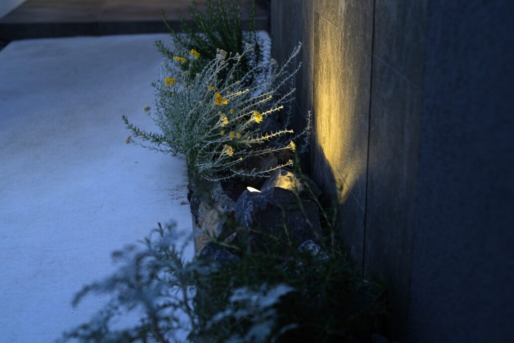 グランドアートウォール×鋼の融合が描く 造形美と存在感が際立つ事務所外構 イメージ26