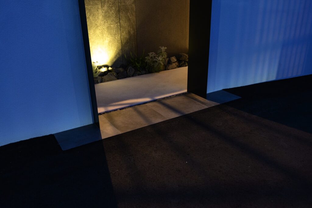 グランドアートウォール×鋼の融合が描く 造形美と存在感が際立つ事務所外構 イメージ24