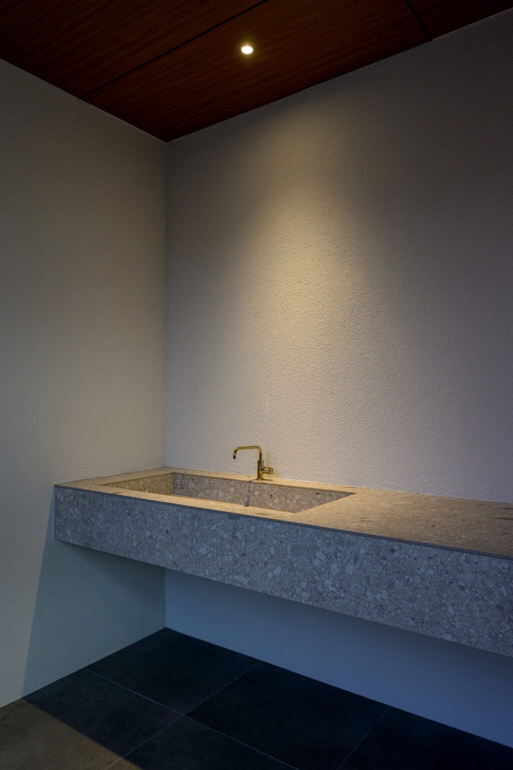 グランドアートウォール×鋼の融合が描く 造形美と存在感が際立つ事務所外構 イメージ36