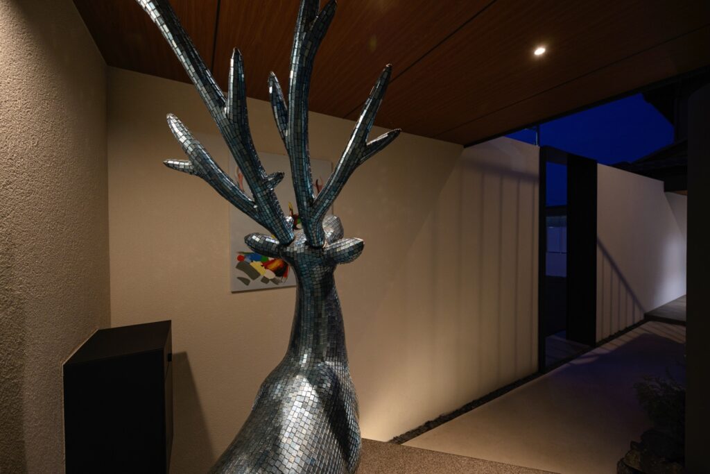 グランドアートウォール×鋼の融合が描く 造形美と存在感が際立つ事務所外構 イメージ28