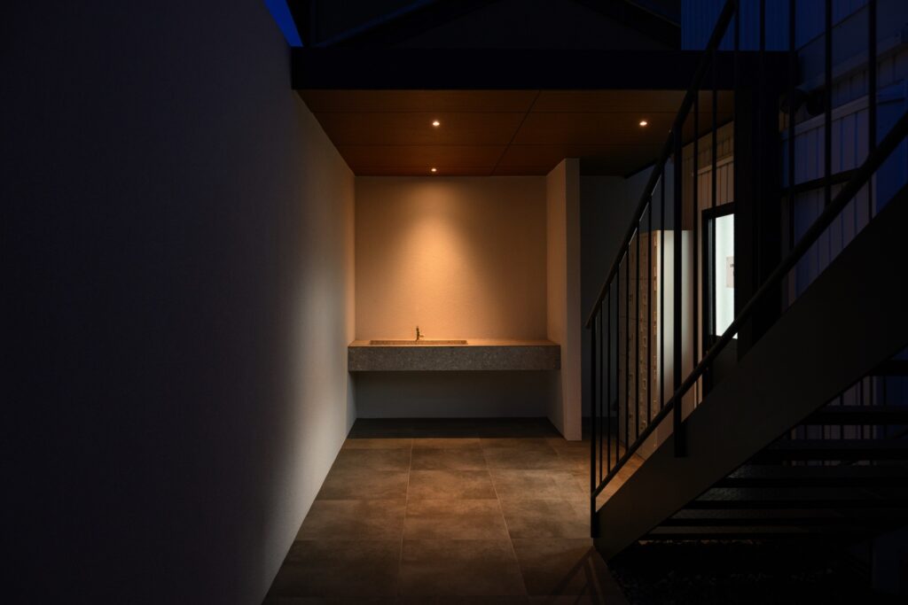 グランドアートウォール×鋼の融合が描く 造形美と存在感が際立つ事務所外構 イメージ32