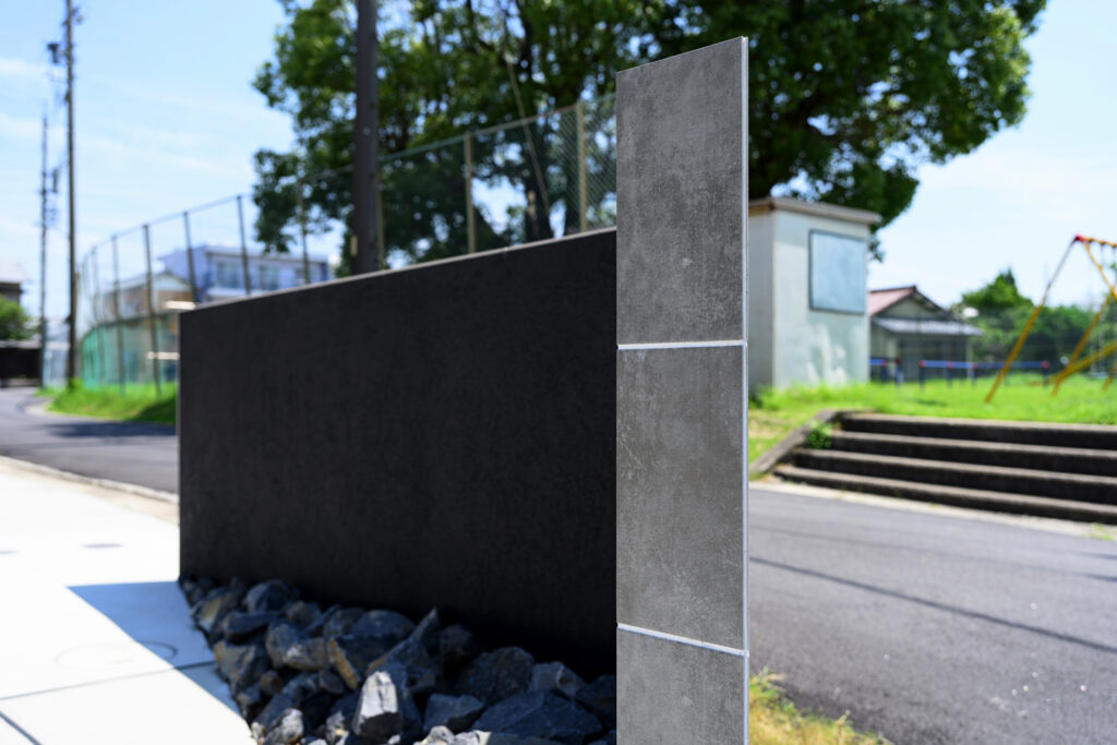 通行人の立ち入り防止×デザイン性を両立 角地住宅に設置したグランドアートウォール イメージ5