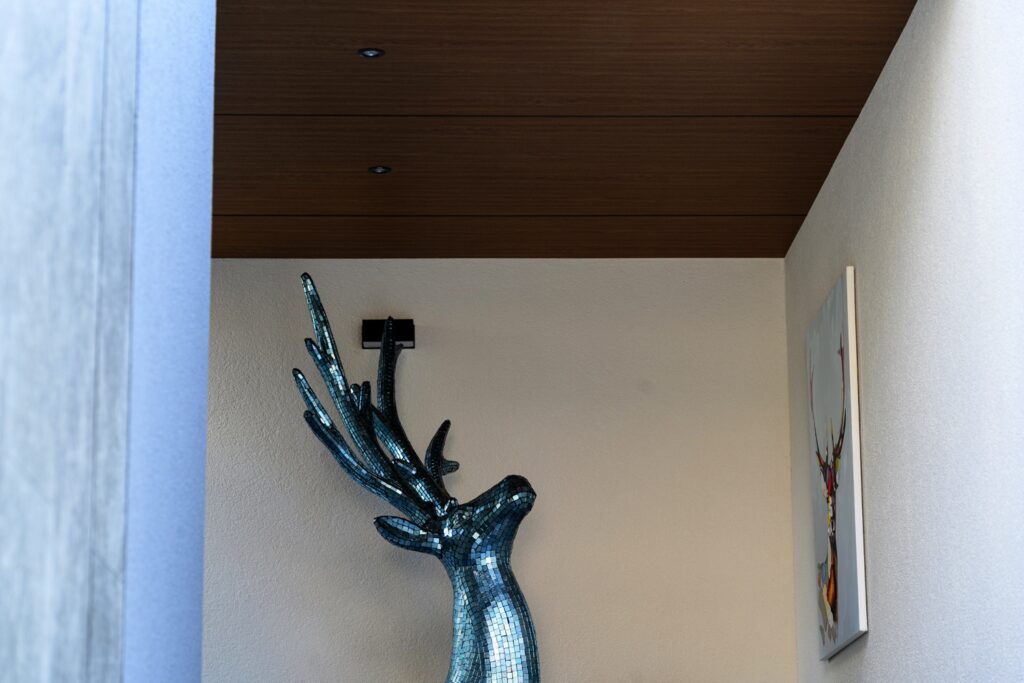 グランドアートウォール×鋼の融合が描く 造形美と存在感が際立つ事務所外構 イメージ14