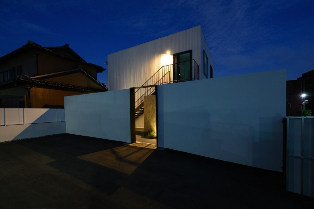 グランドアートウォール×鋼の融合が描く 造形美と存在感が際立つ事務所外構 イメージ19