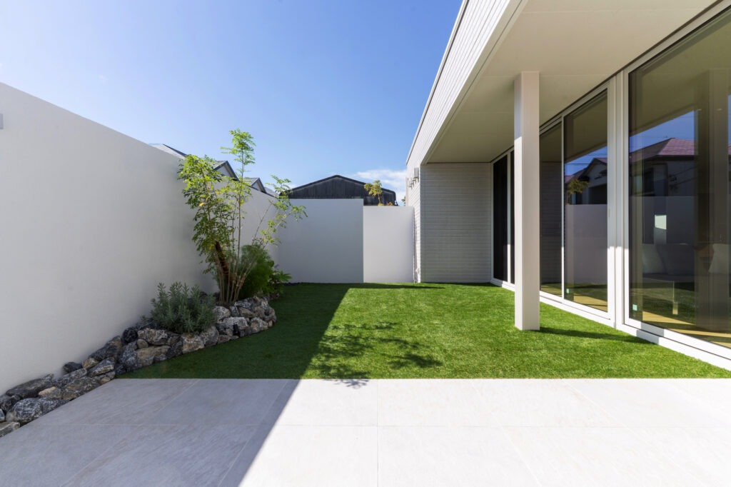 外構で叶える「和モダン×プライベート空間」景色と導線が調和した外構デザイン イメージ17