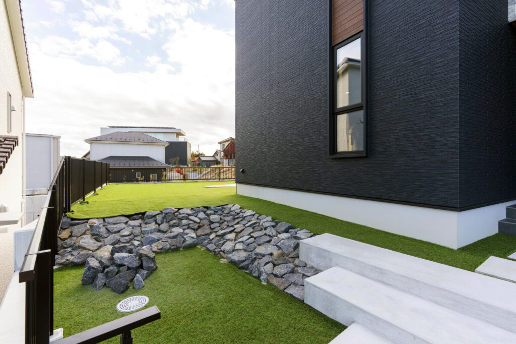 駐車場から玄関までを「見せ場」に変えた愛知県常滑市の新築外構デザイン イメージ16