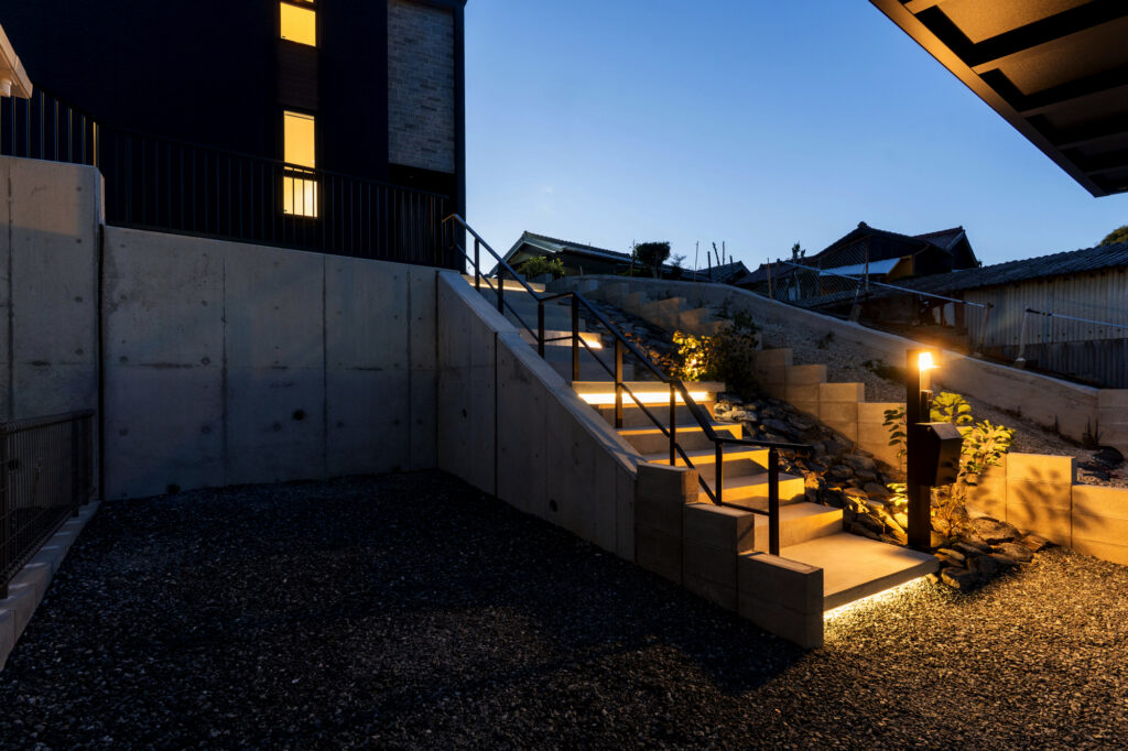 駐車場から玄関までを「見せ場」に変えた愛知県常滑市の新築外構デザイン イメージ26