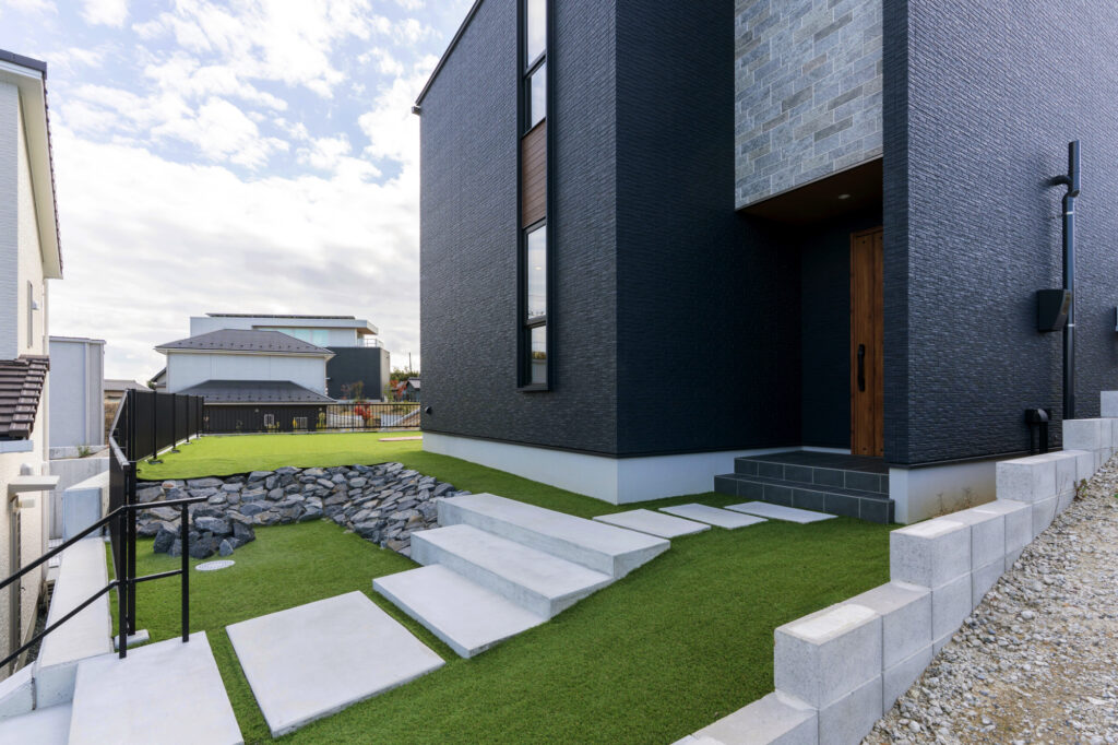 駐車場から玄関までを「見せ場」に変えた愛知県常滑市の新築外構デザイン イメージ14