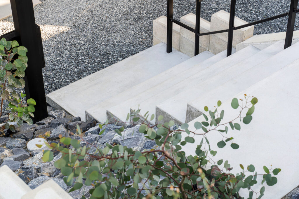 駐車場から玄関までを「見せ場」に変えた愛知県常滑市の新築外構デザイン イメージ9