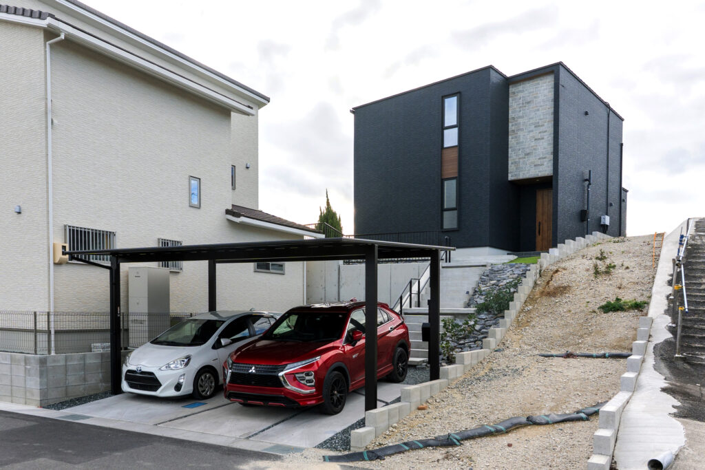 駐車場から玄関までを「見せ場」に変えた愛知県常滑市の新築外構デザイン イメージ1