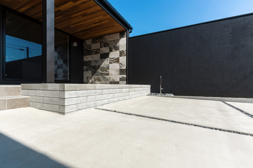 建物と調和するシンプルモダンな愛知県あま市 新築外構 イメージ12