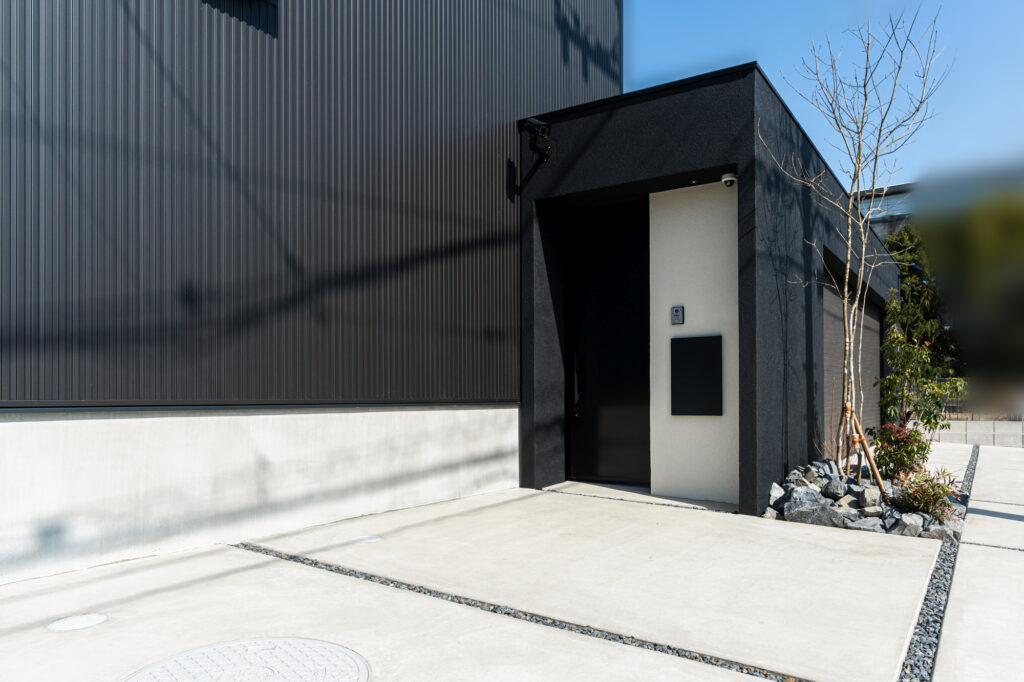 建物と調和するシンプルモダンな愛知県あま市 新築外構 イメージ9