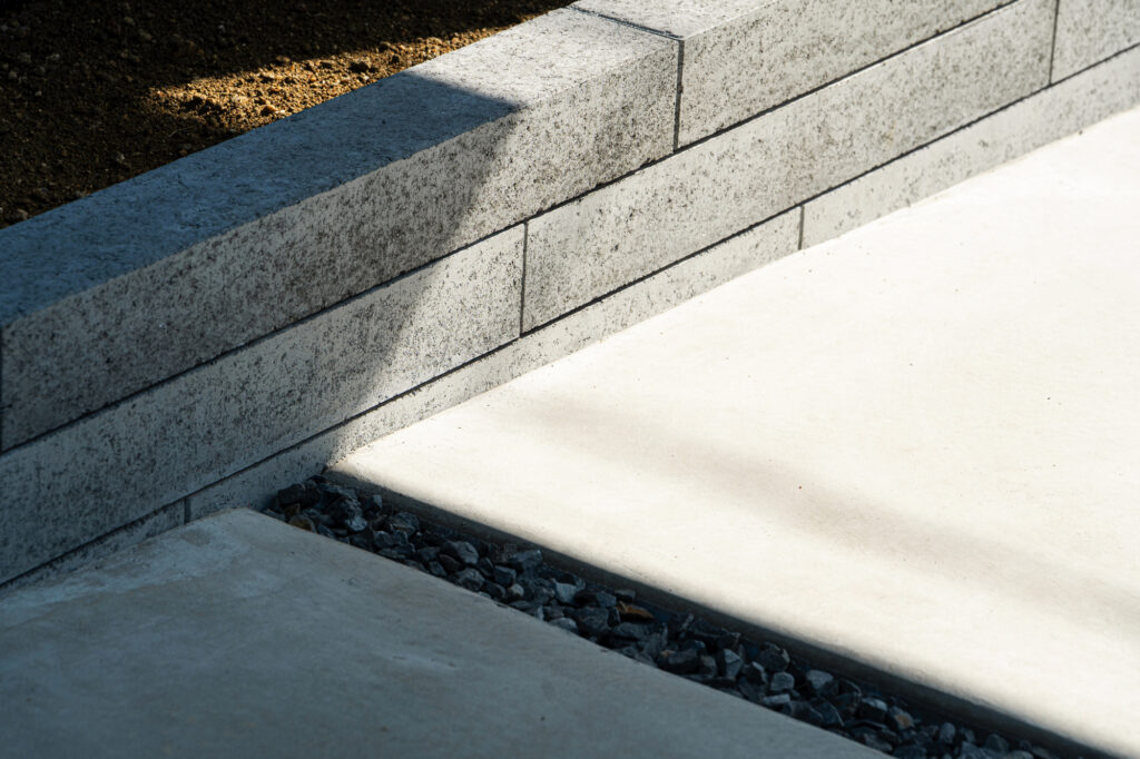 建物と調和するシンプルモダンな愛知県あま市 新築外構 イメージ19