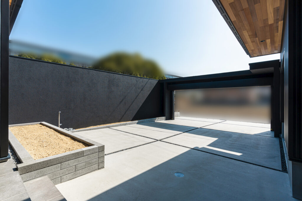 建物と調和するシンプルモダンな愛知県あま市 新築外構 イメージ13