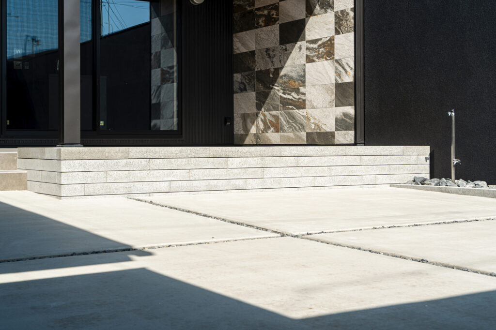 建物と調和するシンプルモダンな愛知県あま市 新築外構 イメージ16