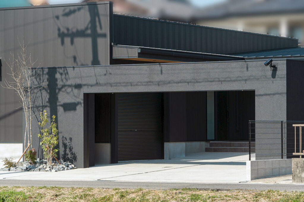 建物と調和するシンプルモダンな愛知県あま市 新築外構 イメージ5