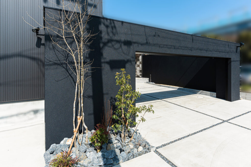 建物と調和するシンプルモダンな愛知県あま市 新築外構 イメージ4