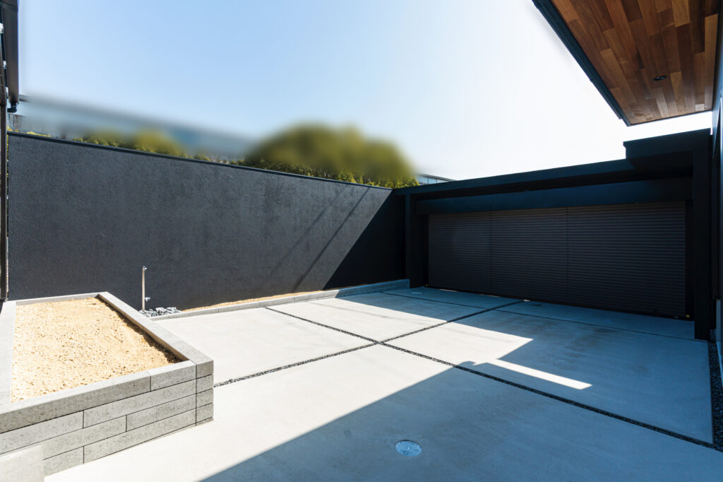 建物と調和するシンプルモダンな愛知県あま市 新築外構 イメージ14