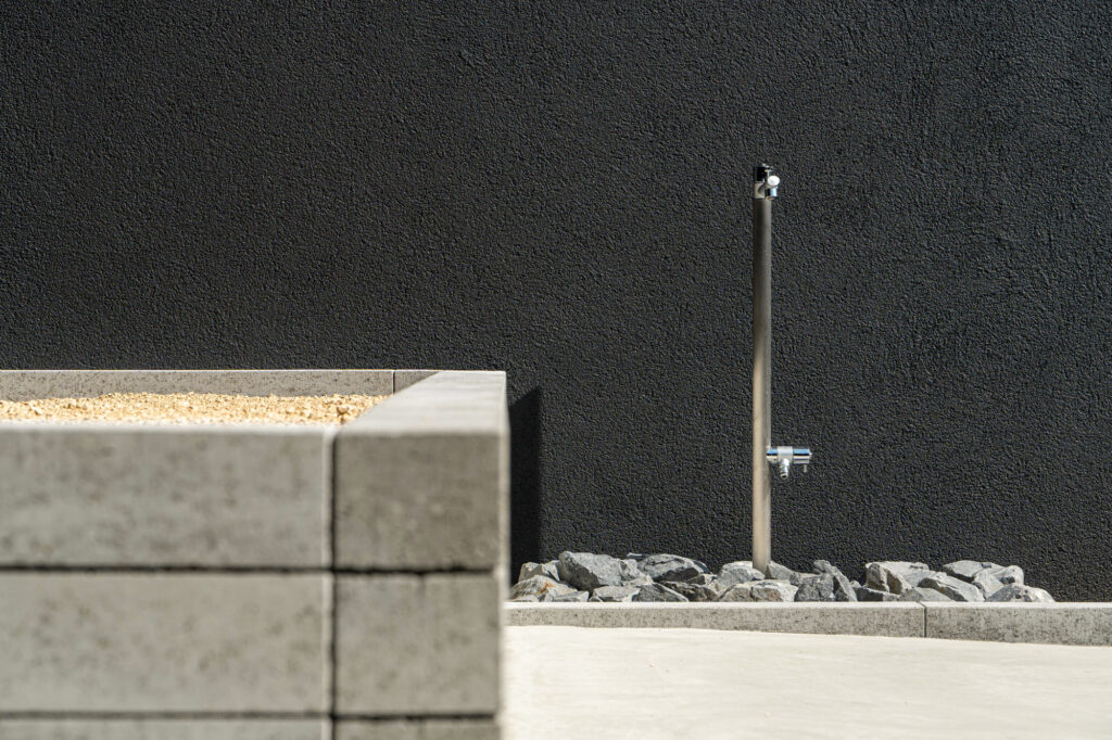 建物と調和するシンプルモダンな愛知県あま市 新築外構 イメージ17