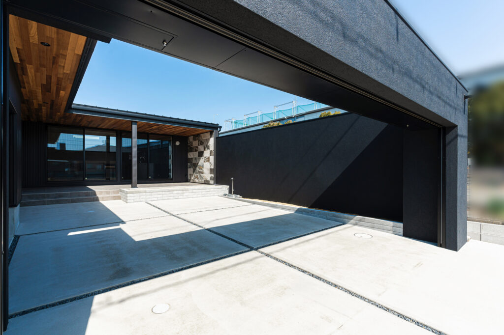 建物と調和するシンプルモダンな愛知県あま市 新築外構 イメージ6